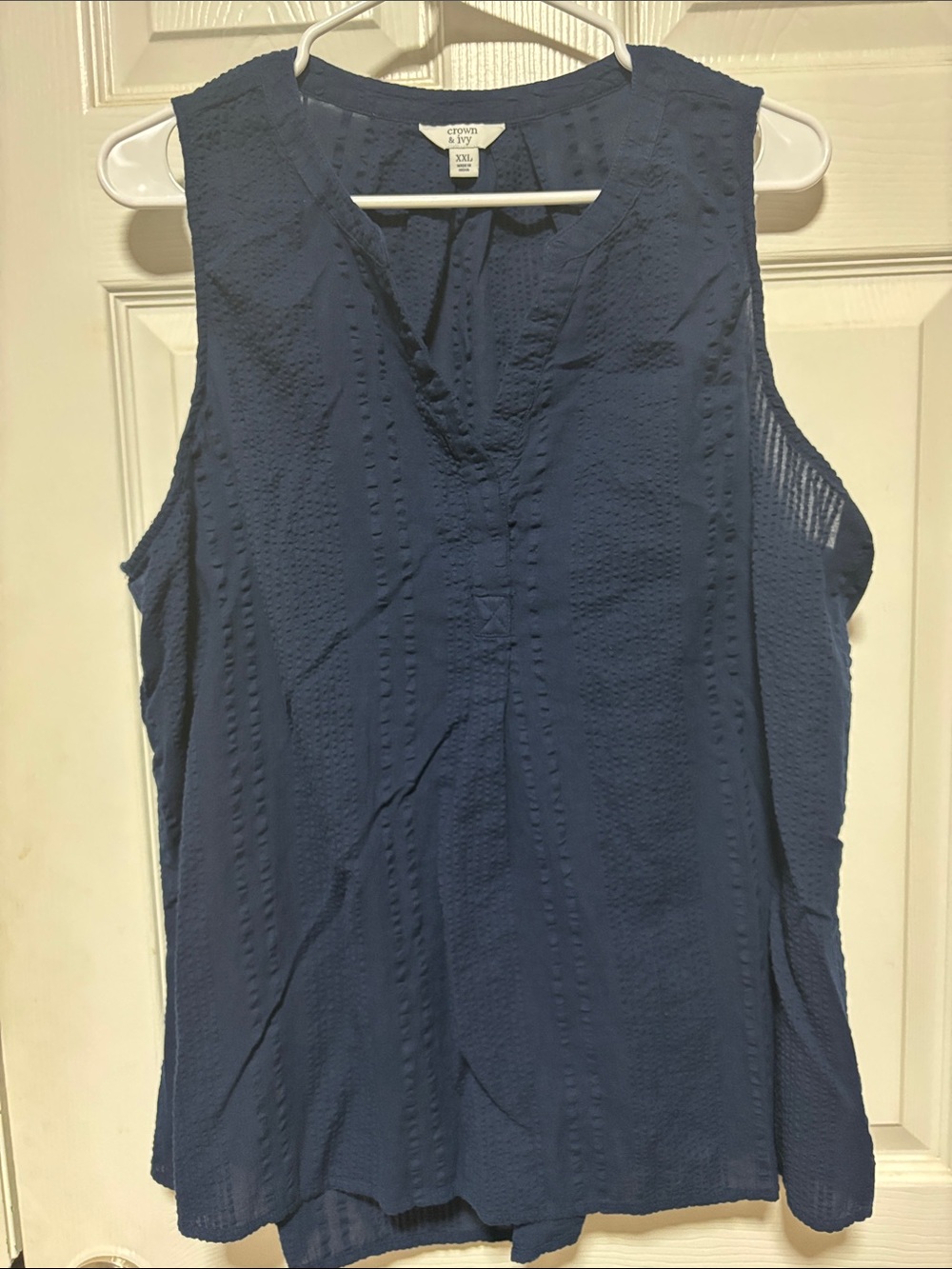 crown & ivy Navy Textured V-Neck Sleeveless Camisole